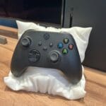 Xbox Oyun Kolu Yastık Standı – Konforlu ve Şık Gamepad Tutucu