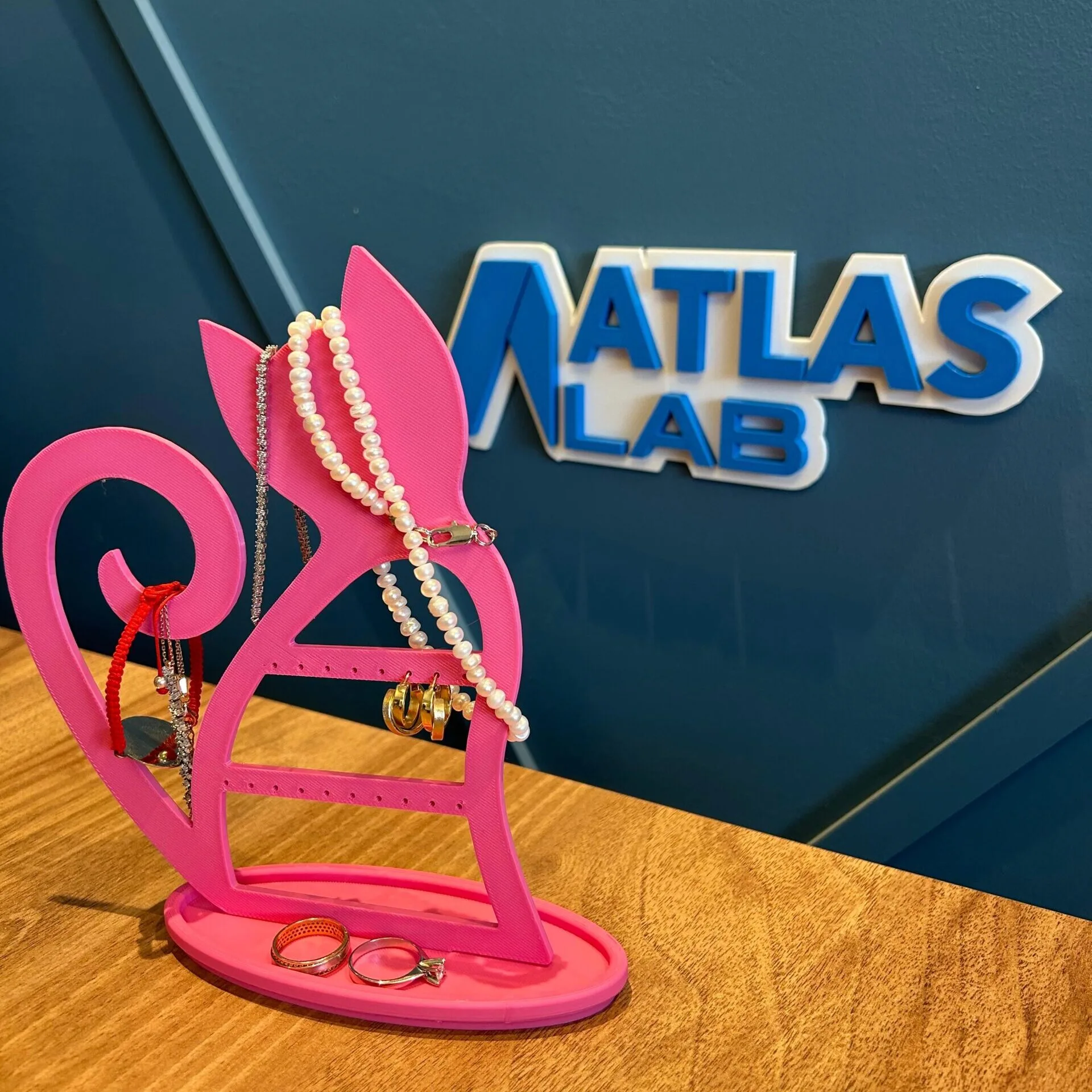 Kedili Takı Küpe Standı – 3D Baskı PLA | Dekoratif ve Şık Organizer - Görsel 5