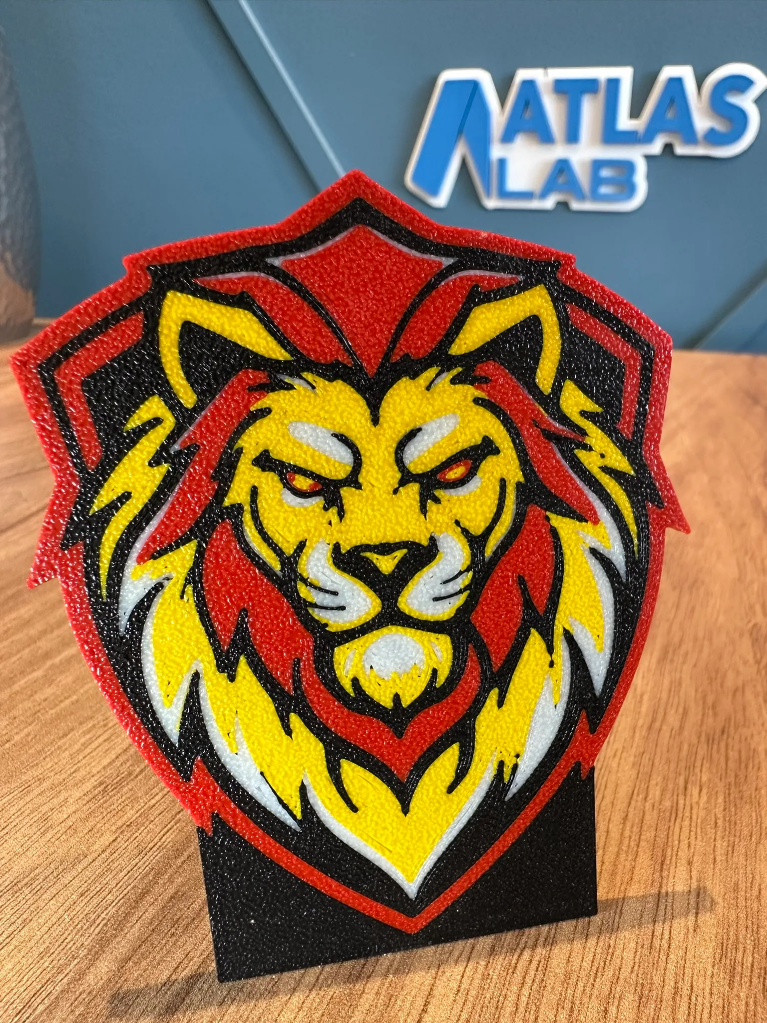 Sarı Kırmızı Aslan 3d Baskı Logo Masaüstü Dekoratif Taraftar Standı Hediyelik Ürün - Görsel 2