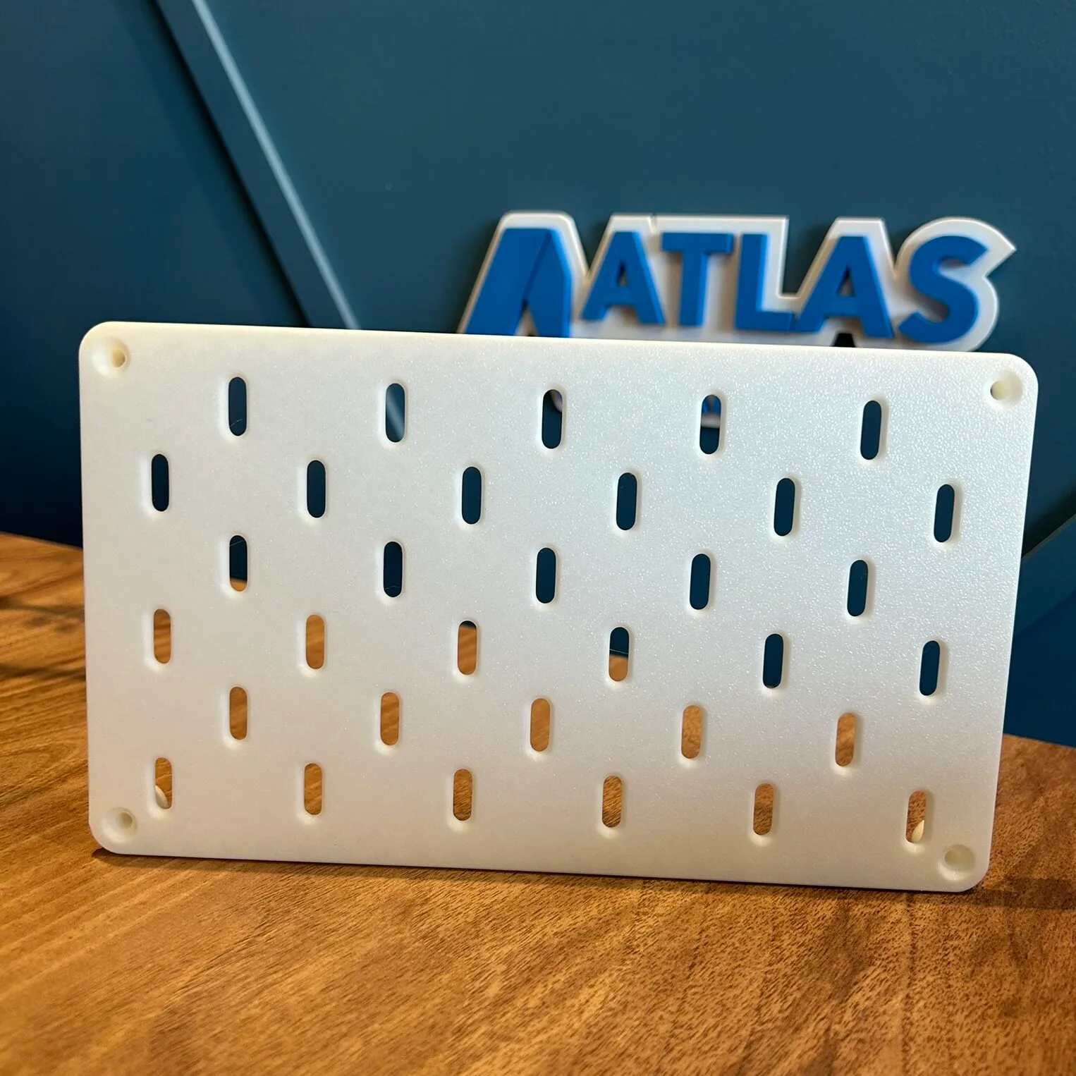 SKADIS Tarzı Pegboard - Modüler Delikli Organizasyon Panosu 14x24 Cm