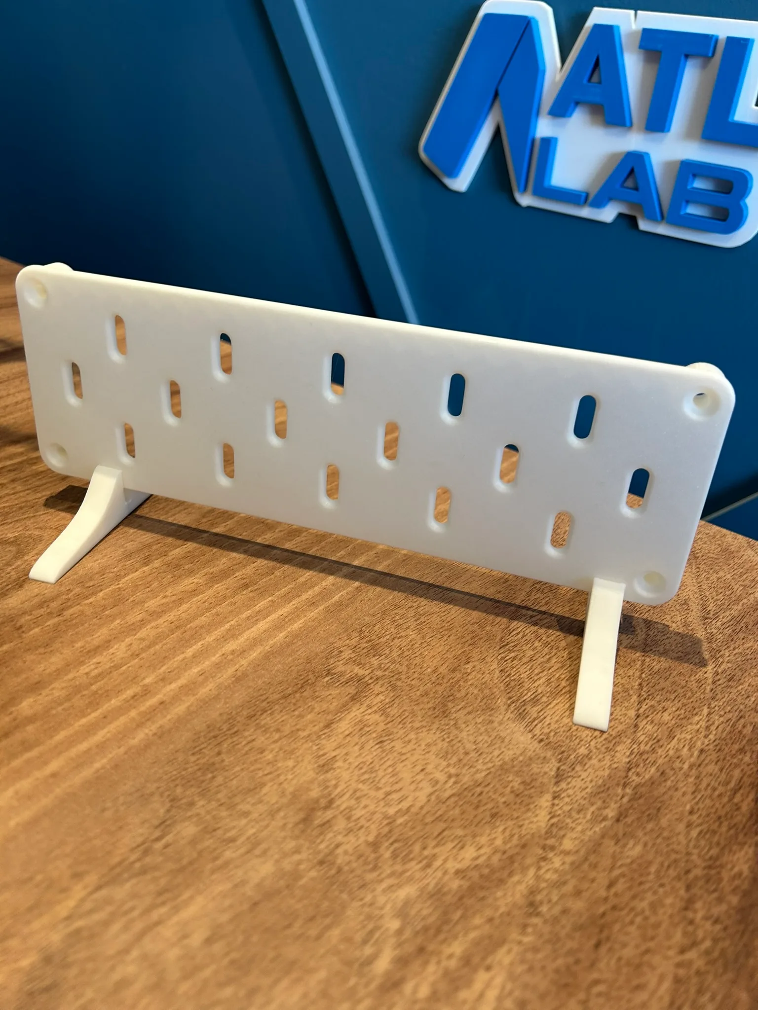 SKADIS Tarzı Pegboard - Modüler Delikli Organizasyon Panosu 8x24 cm - Görsel 4