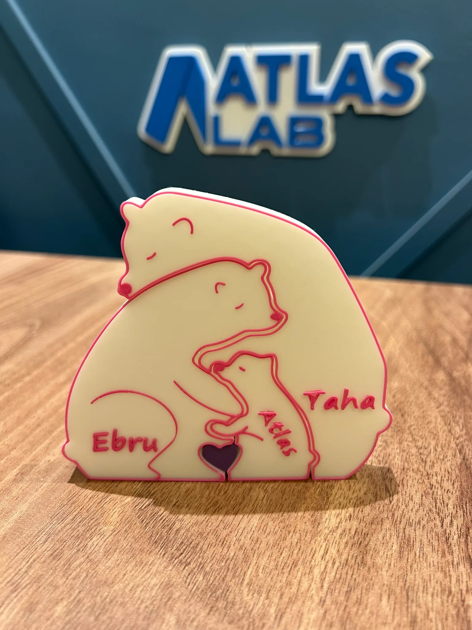 Kişiye Özel Ayıcık Aile Figürü – Anne, Baba, Bebek İsimli 3D Aile Süslemesi | Anneler Günü Hediyesi - Görsel 2