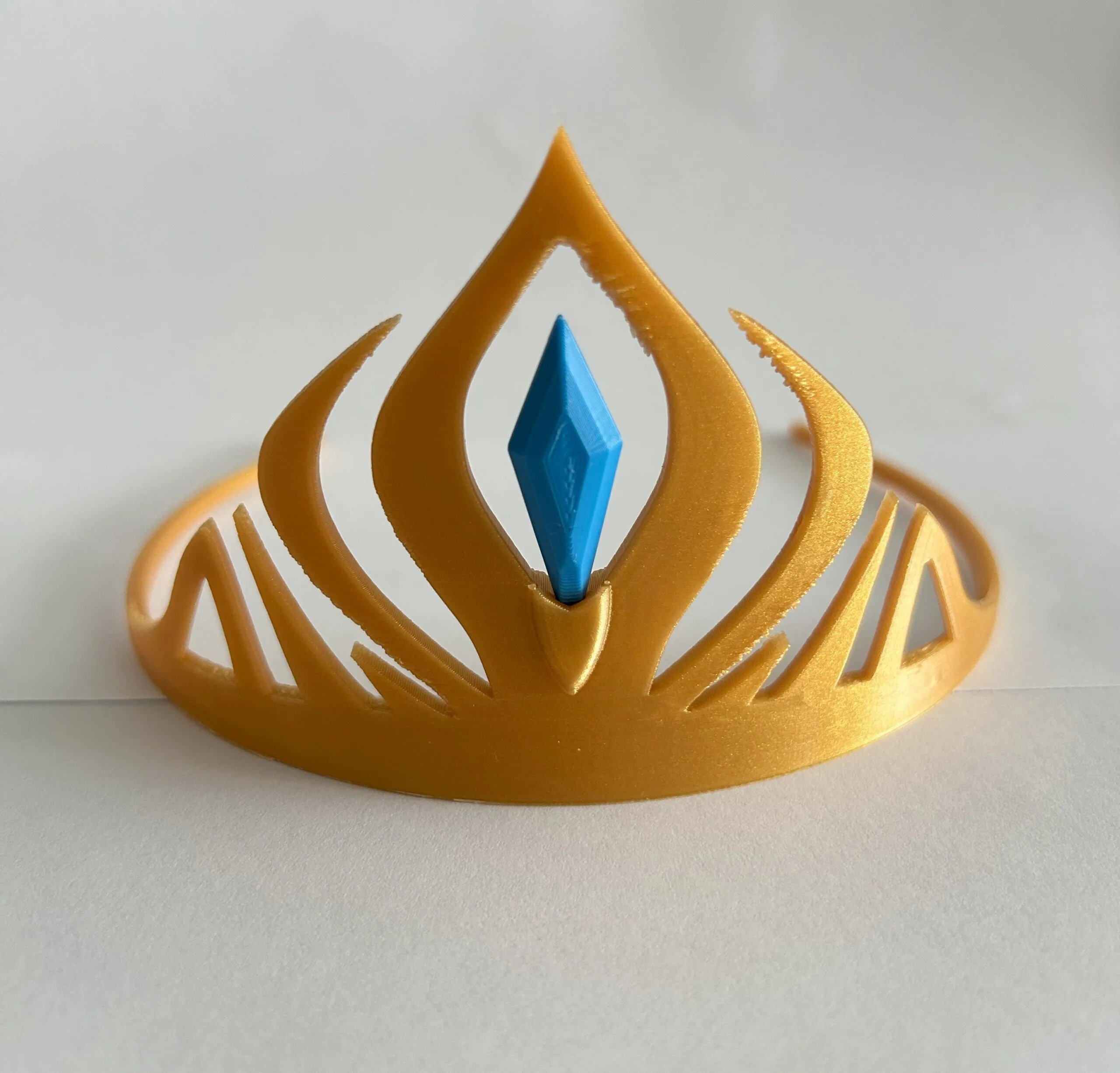 Karlar Ülkesi Elsa Temalı Çocuk Tacı – 3D Baskı Gold Renkli Prenses Tacı – Kostüm Aksesuarı