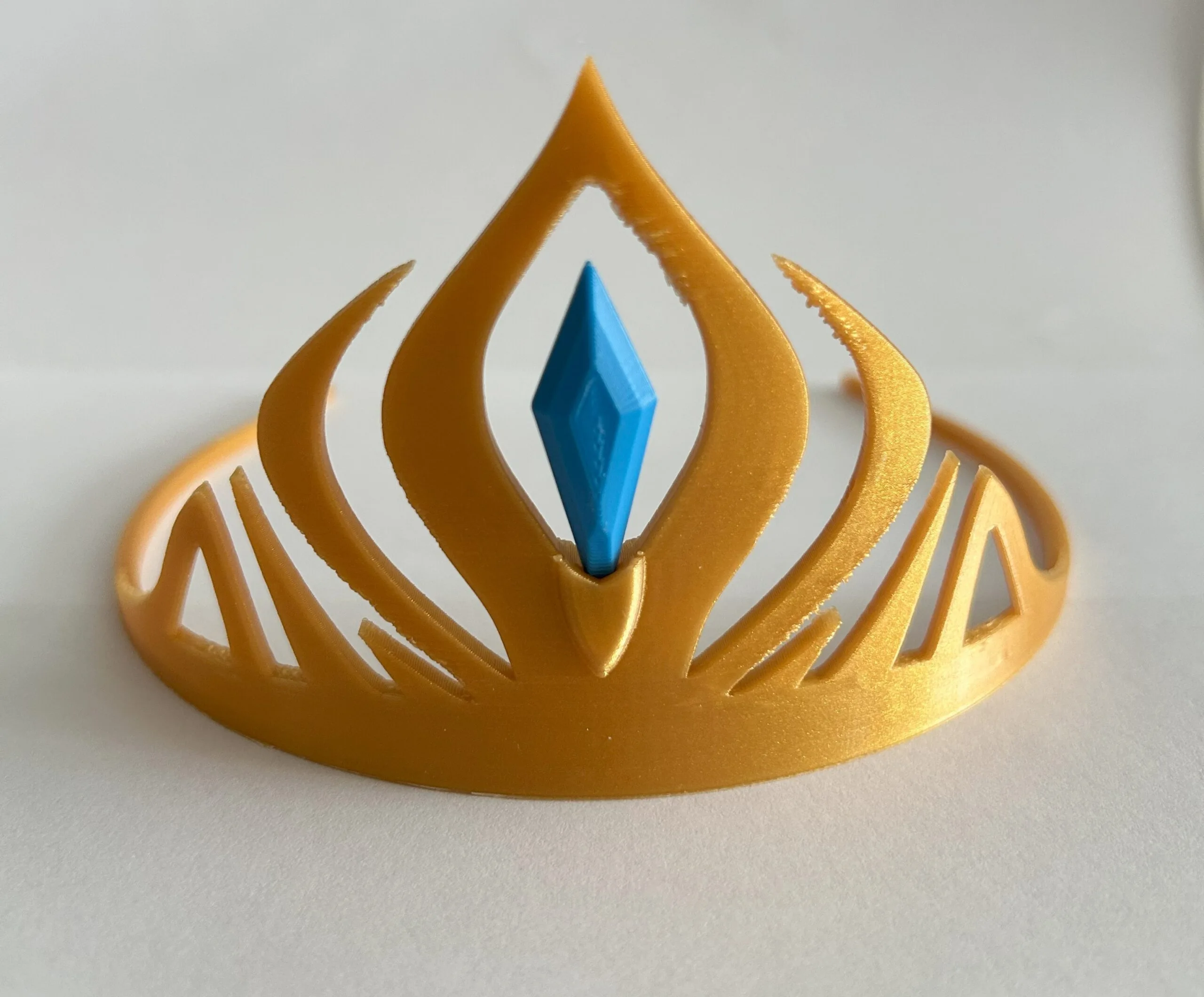 Karlar Ülkesi Elsa Temalı Çocuk Tacı – 3D Baskı Gold Renkli Prenses Tacı – Kostüm Aksesuarı - Görsel 3