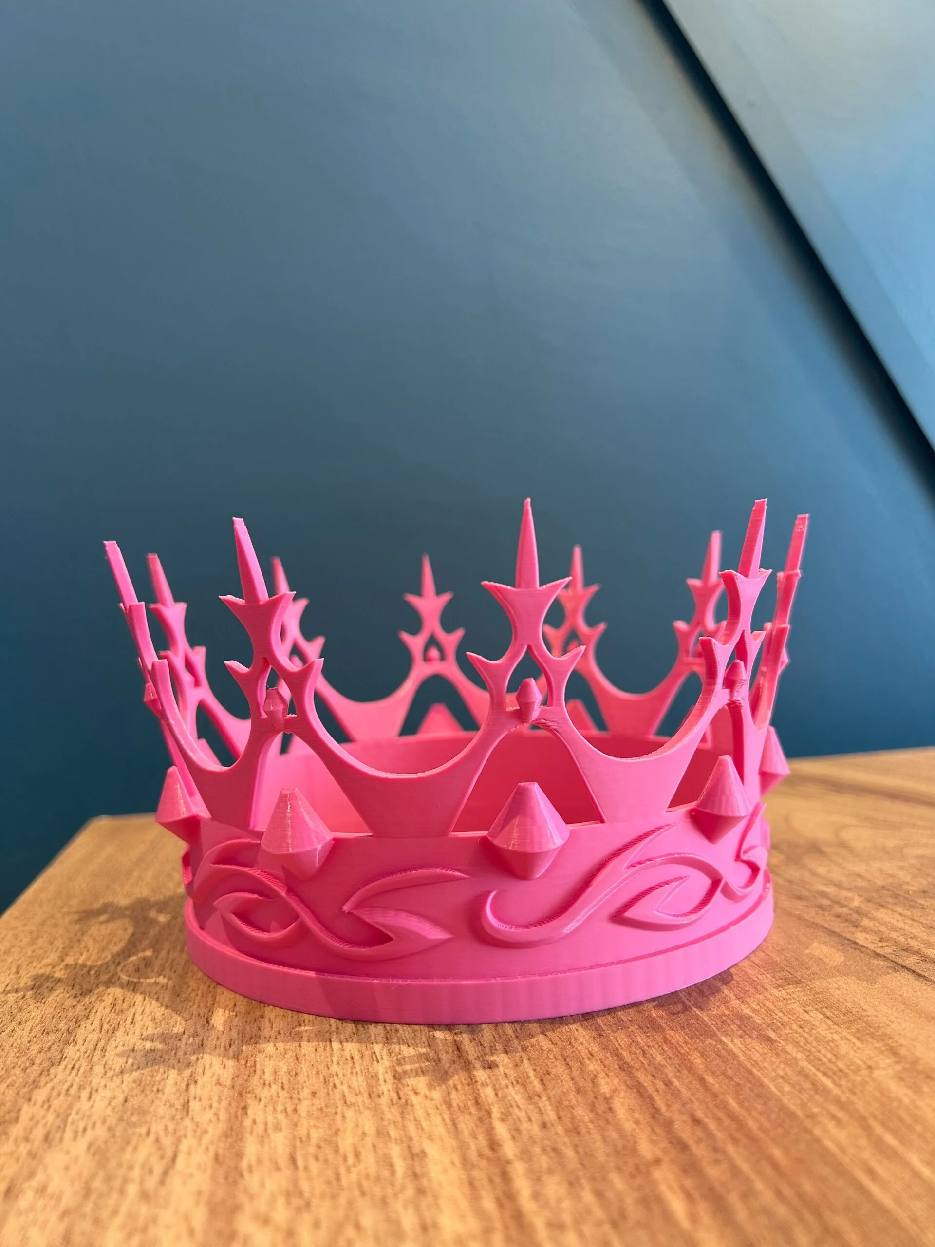 Prenses ve Kraliçe Tacı – Pembe - 3D Baskı Kostüm Aksesuarı – Doğum Günü Tacı (14 cm Çaplı) - Görsel 2