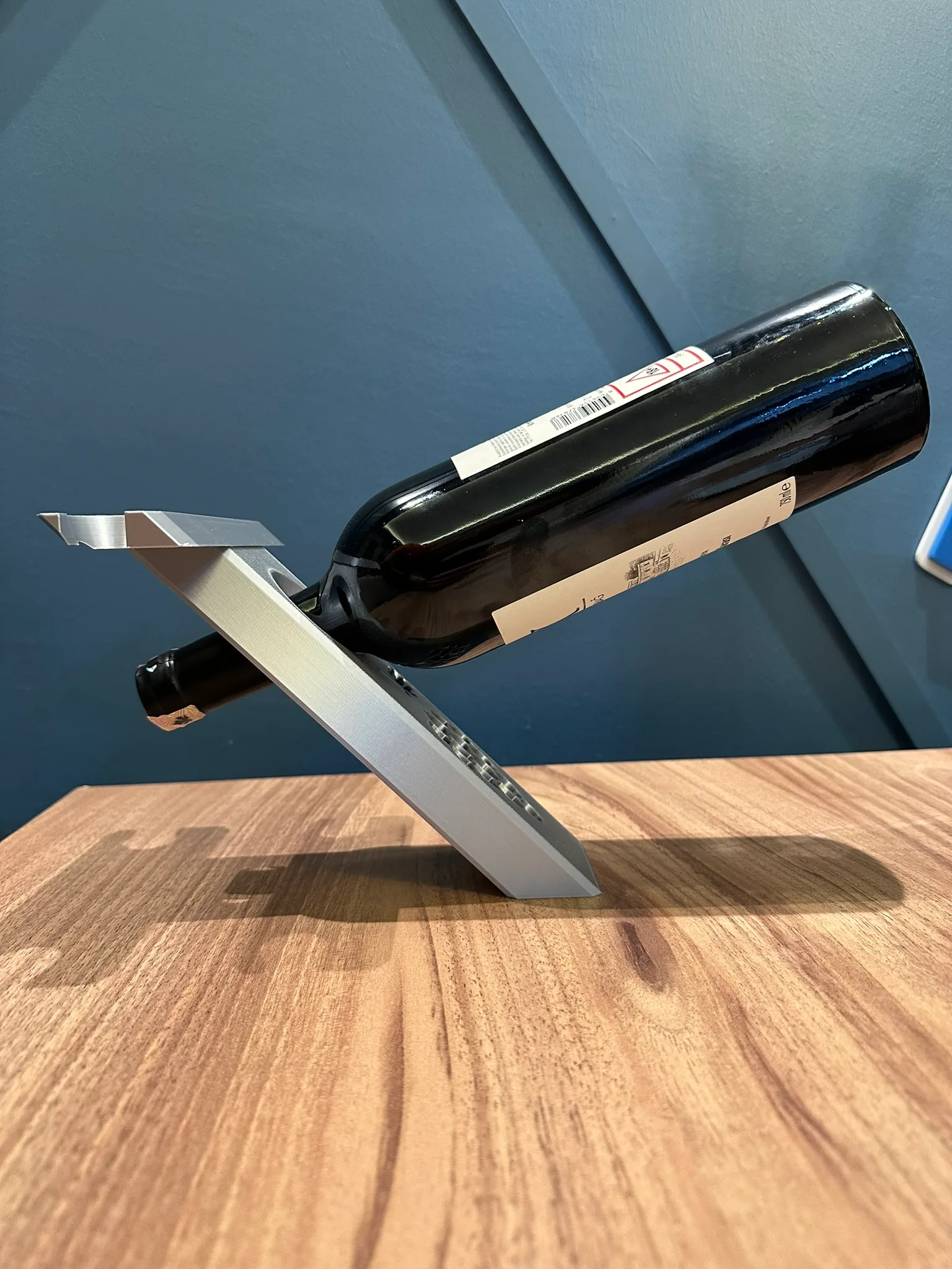 Şişe ve Kadeh Tutucu – Şarap Sunum Standı – Üzüm Desenli Dekoratif Şişelik – 3D Baskı İçecek Standı - Görsel 2