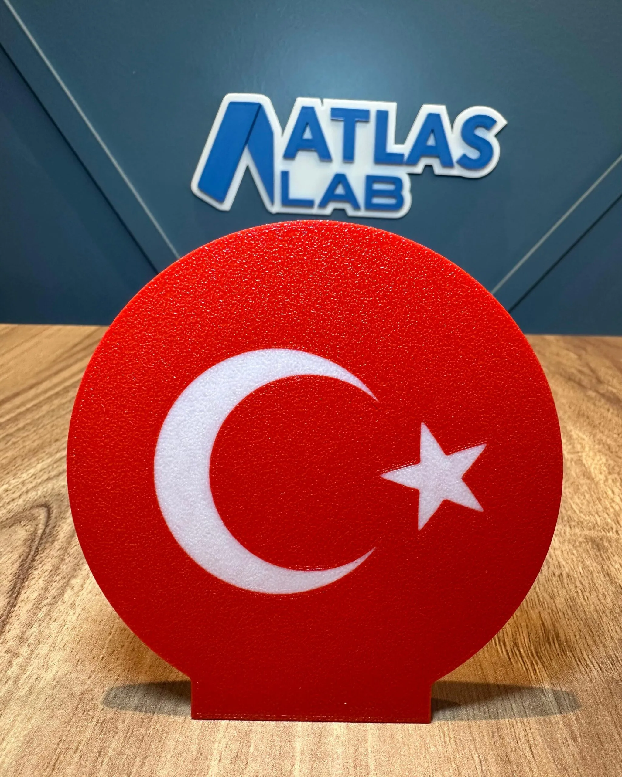 3D Yuvarlak Masaüstü Türk Bayrağı Dekoru Şık ve Anlamlı Tasarım - Görsel 2