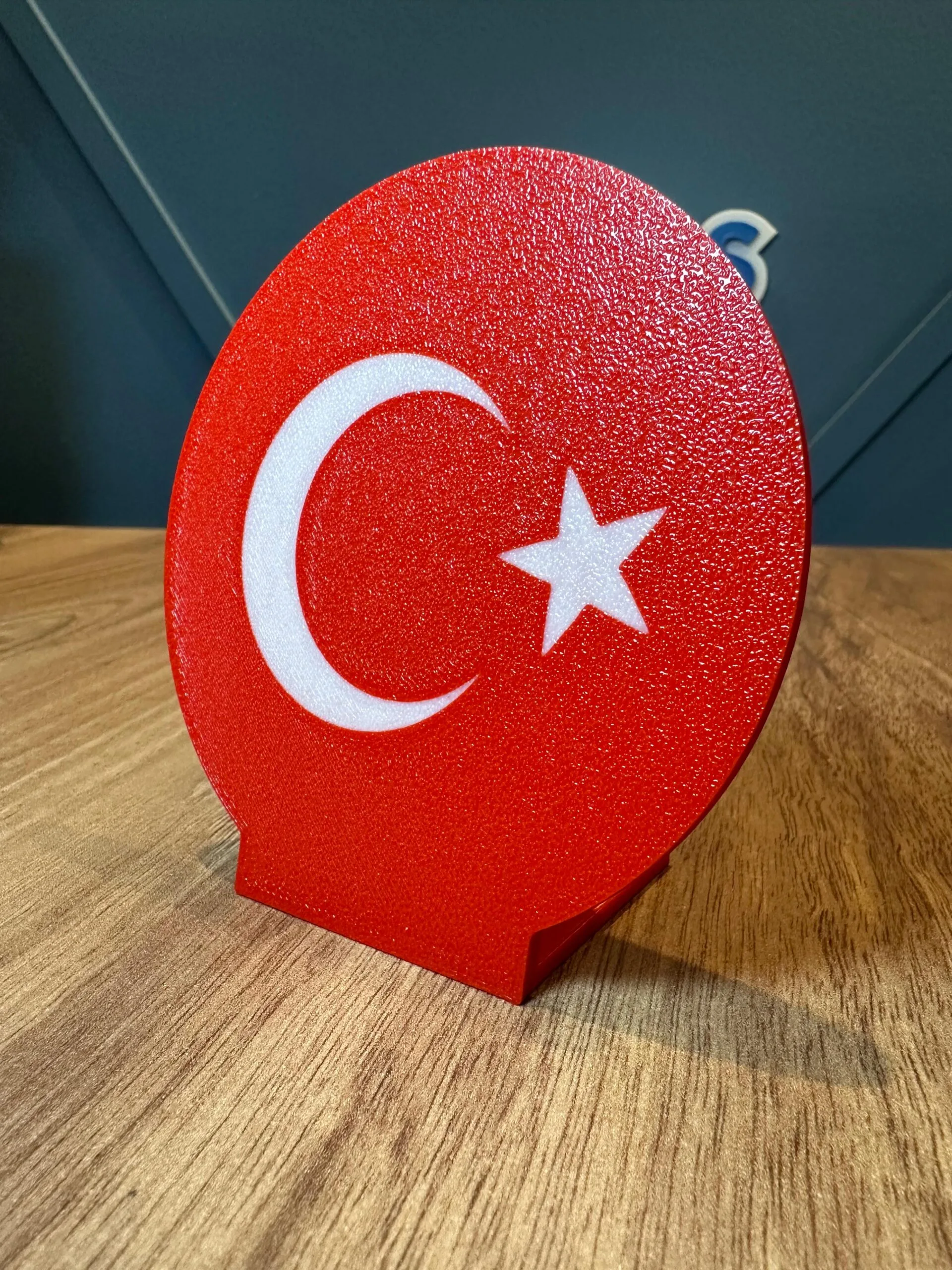 3D Yuvarlak Masaüstü Türk Bayrağı Dekoru Şık ve Anlamlı Tasarım - Görsel 4