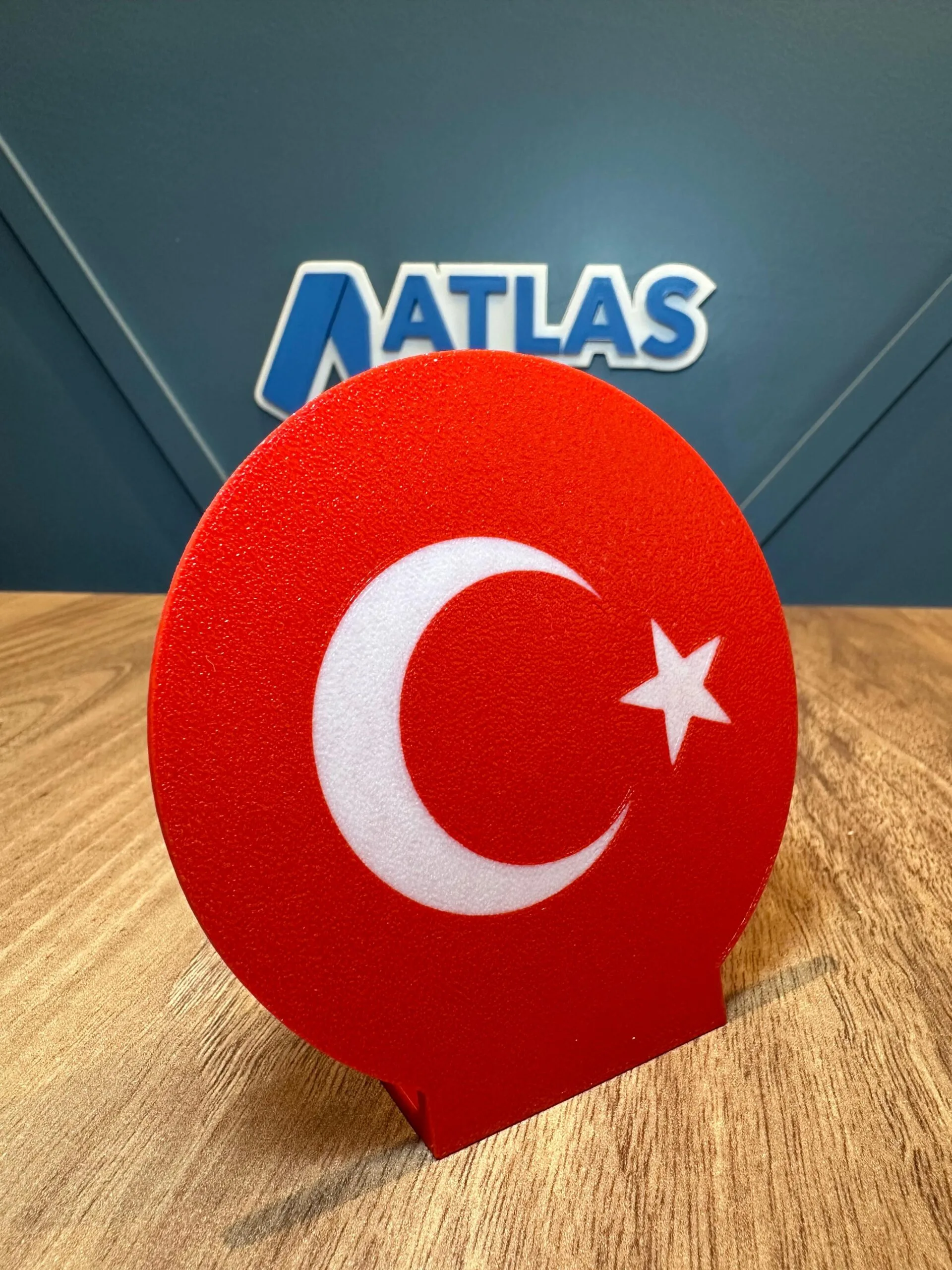 3D Yuvarlak Masaüstü Türk Bayrağı Dekoru Şık ve Anlamlı Tasarım - Görsel 5