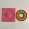 Boş puzzle tablası ve renkli halkalar